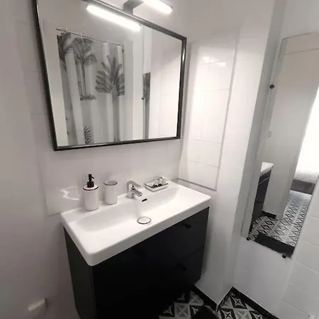 Lägenhet Le Petit Ecusson A La Cathedrale Nîmes