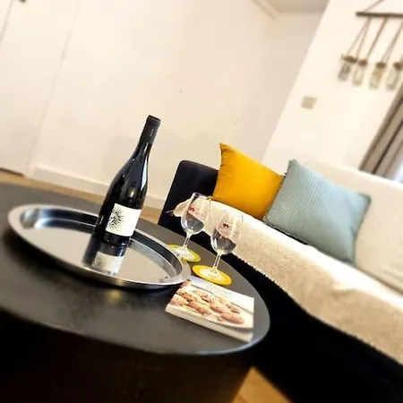 Lägenhet Le Petit Ecusson A La Cathedrale Nîmes